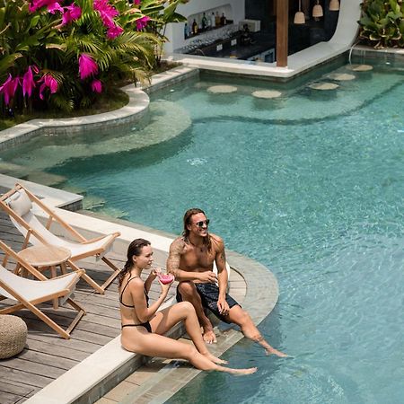 Quma Hotel Джили Трауанган Екстериор снимка