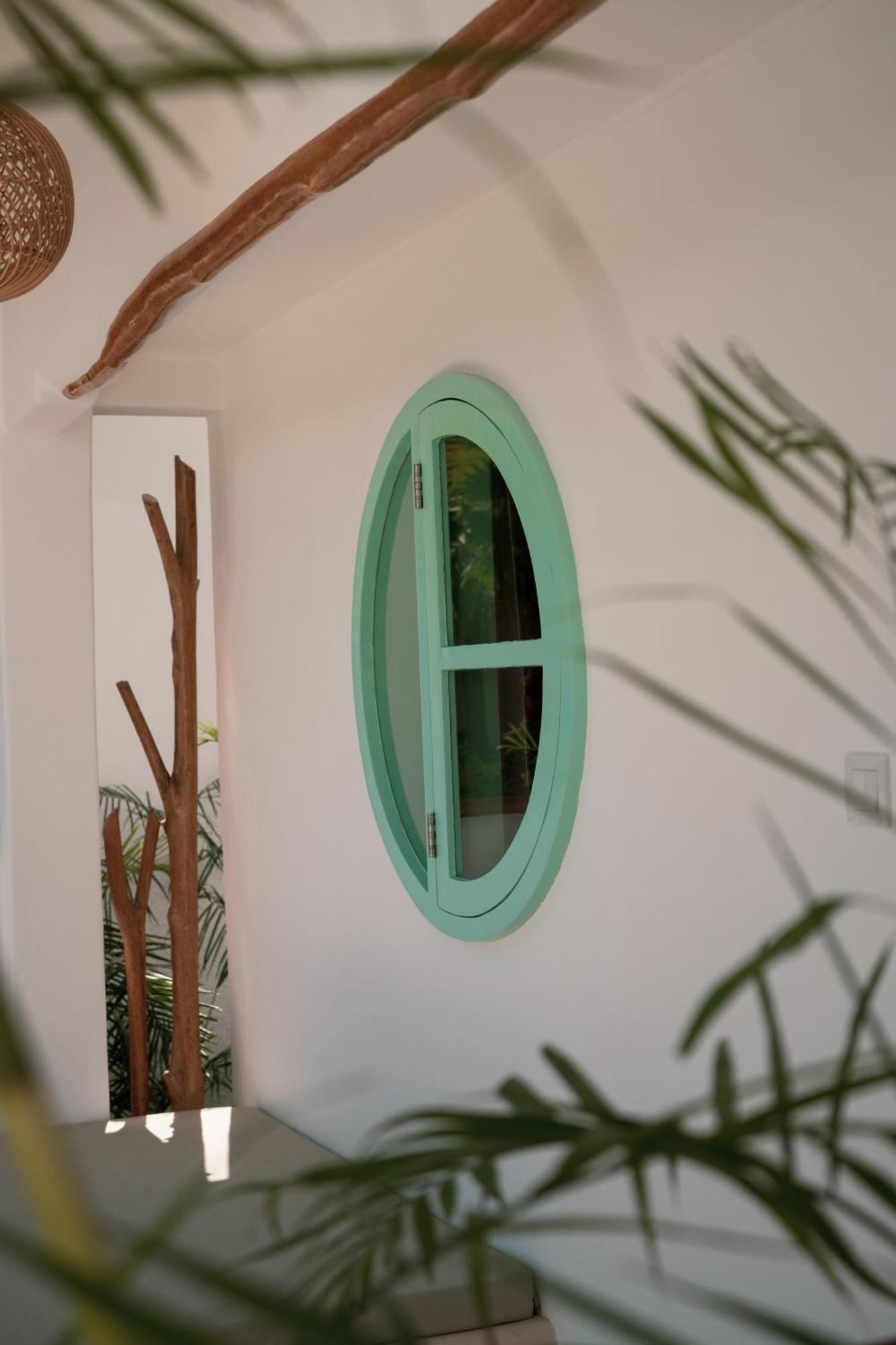 Quma Hotel Джили Трауанган Екстериор снимка