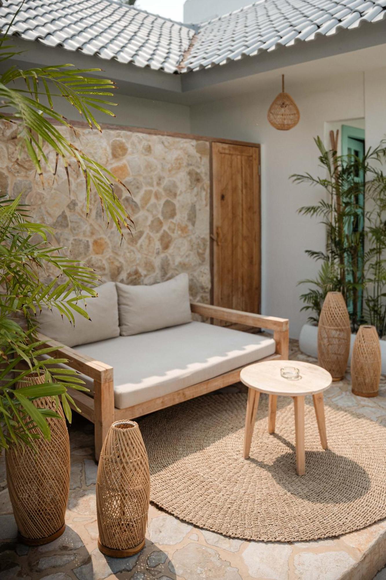 Quma Hotel Джили Трауанган Екстериор снимка