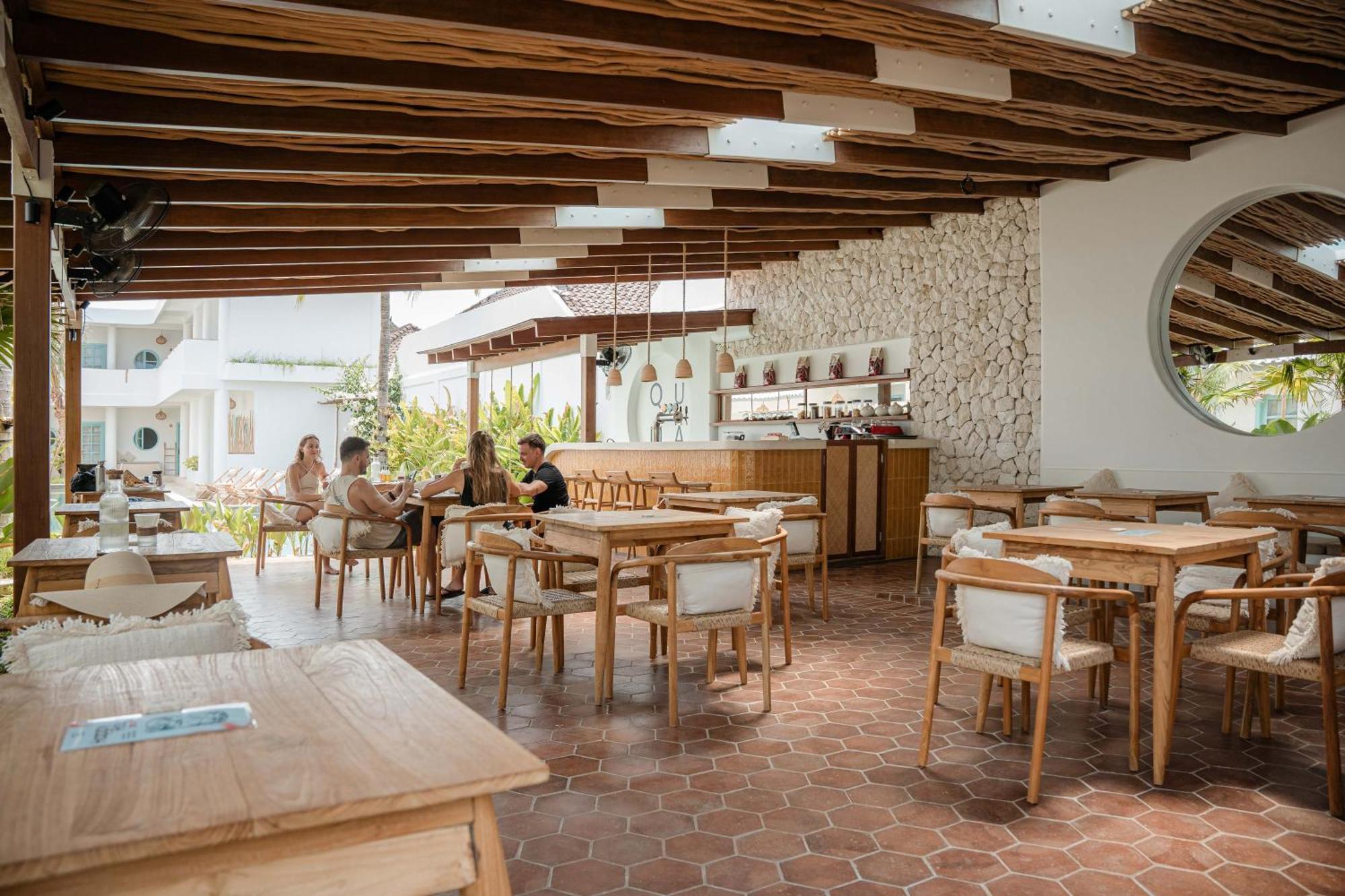 Quma Hotel Джили Трауанган Екстериор снимка