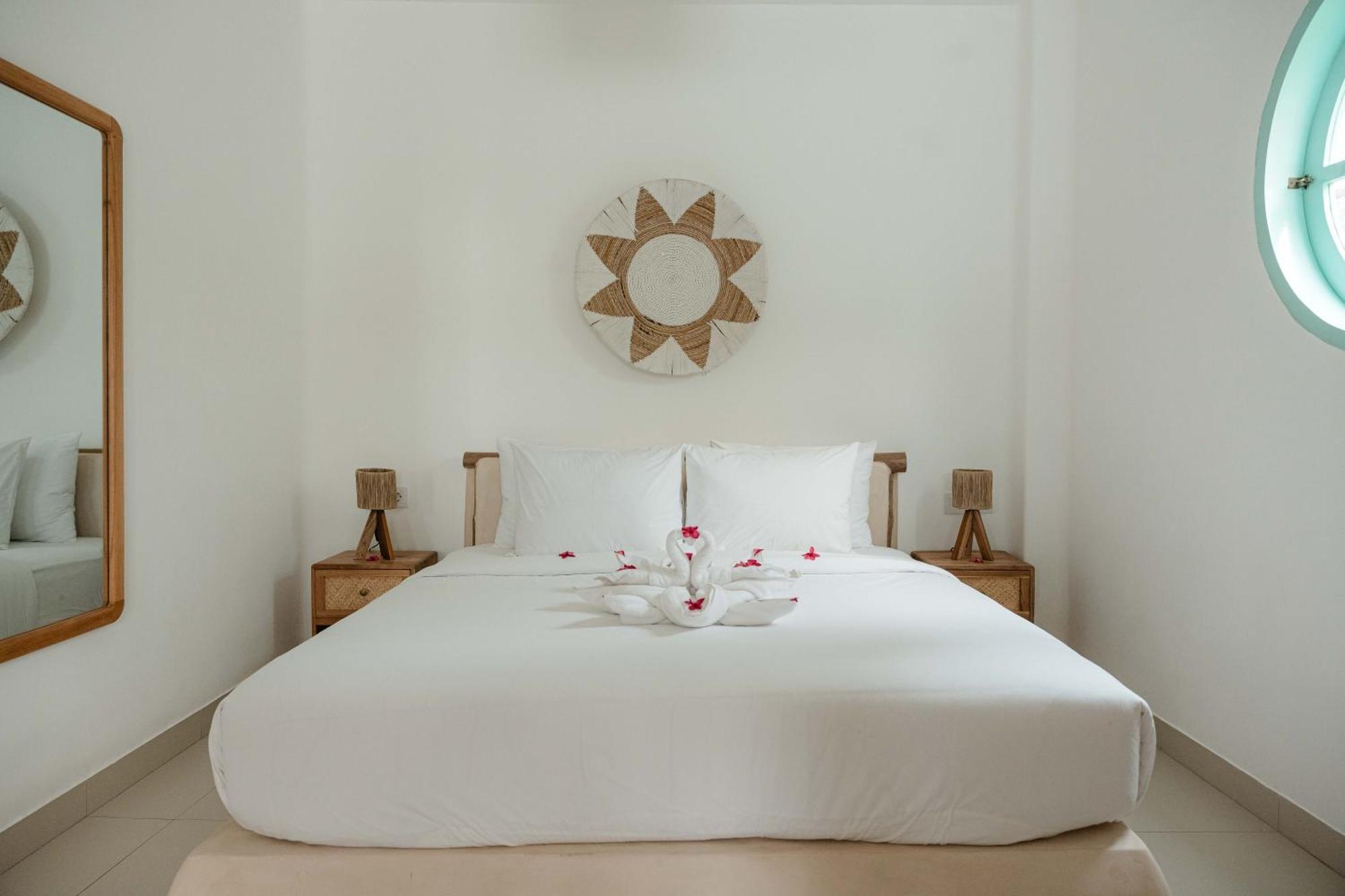 Quma Hotel Джили Трауанган Екстериор снимка