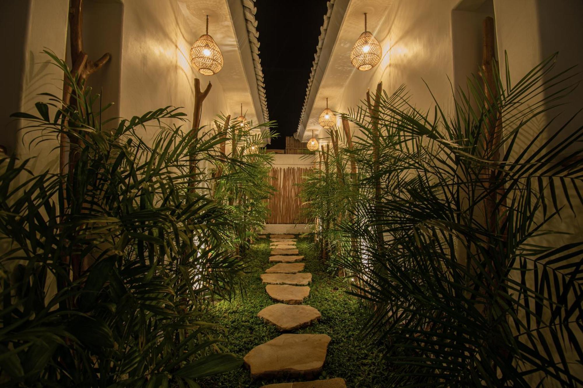 Quma Hotel Джили Трауанган Екстериор снимка