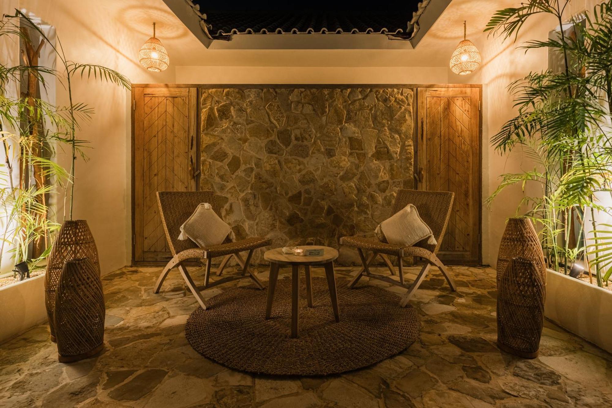 Quma Hotel Джили Трауанган Екстериор снимка