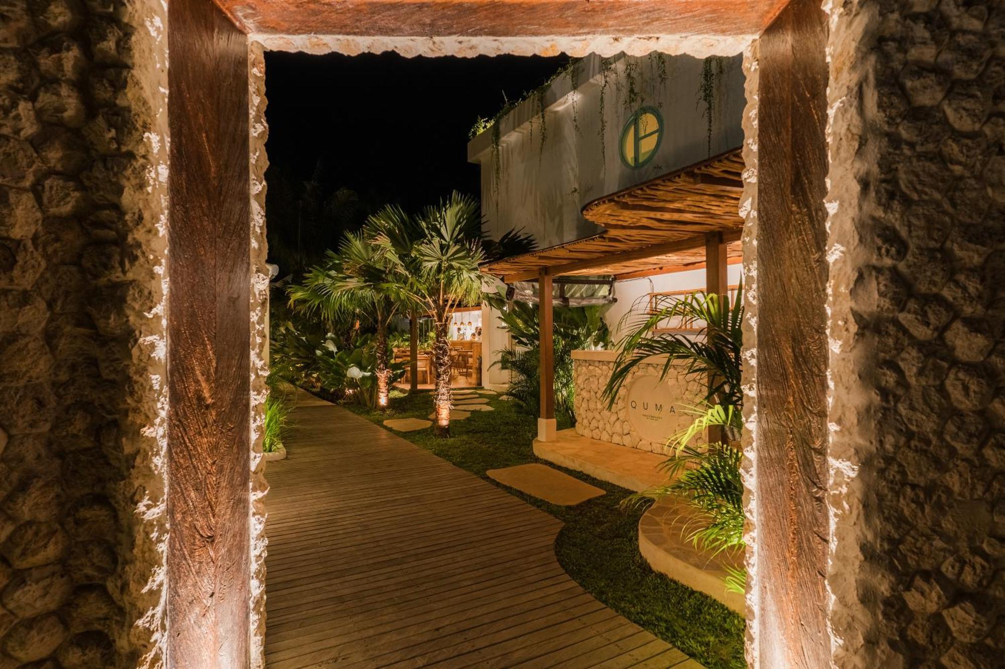 Quma Hotel Джили Трауанган Екстериор снимка