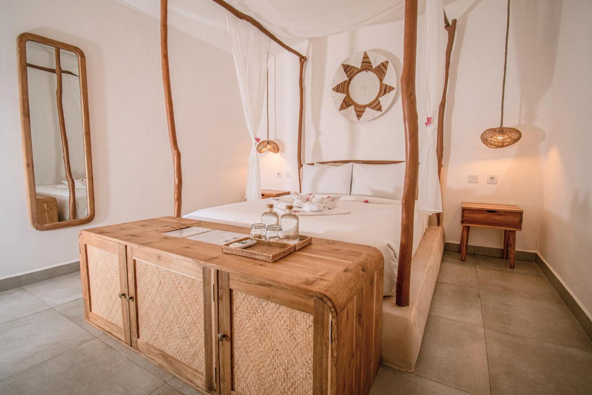 Quma Hotel Джили Трауанган Екстериор снимка